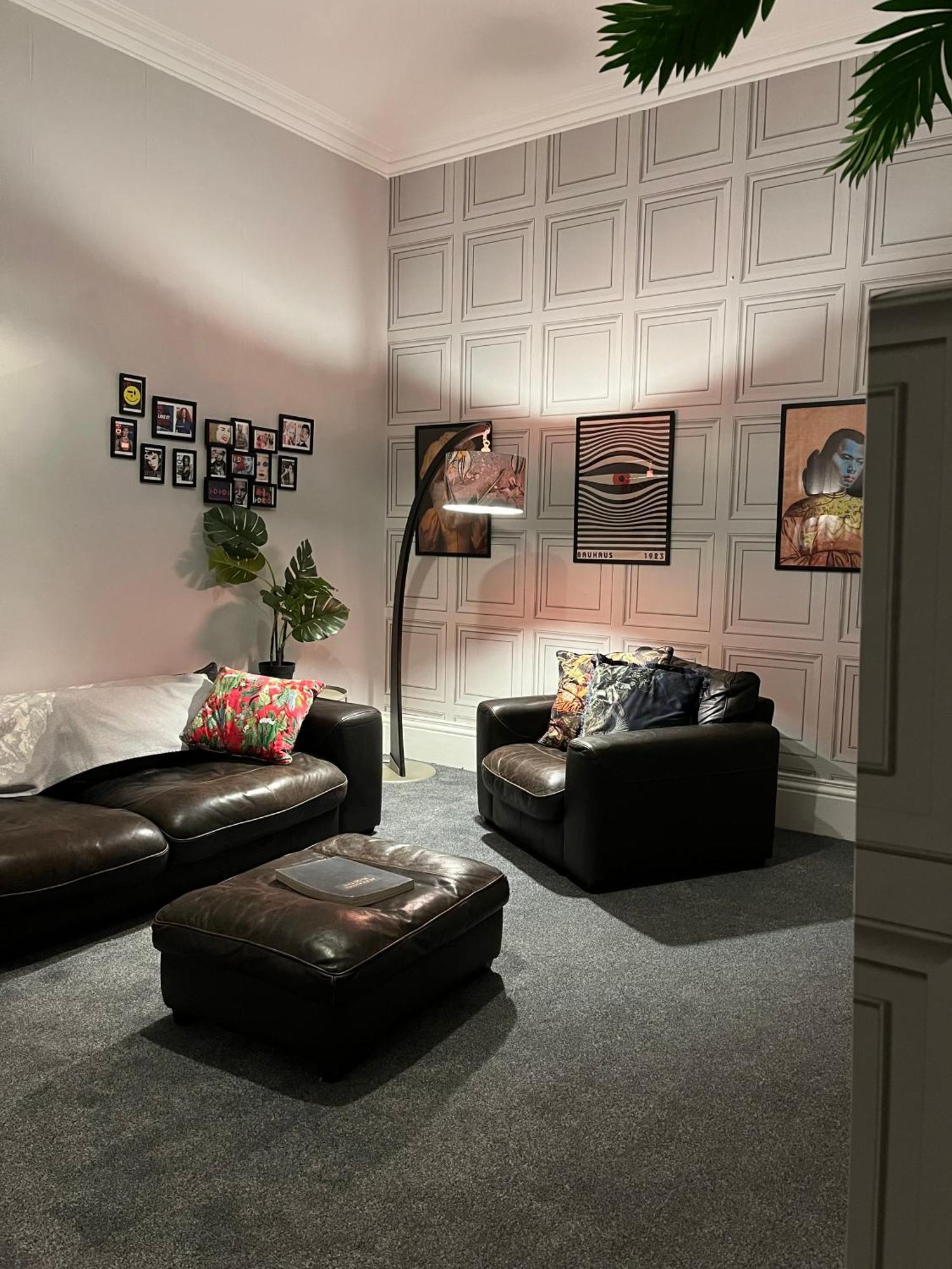 Large Mach Apartment At Pen Y Coed Hall Долгеллау Экстерьер фото